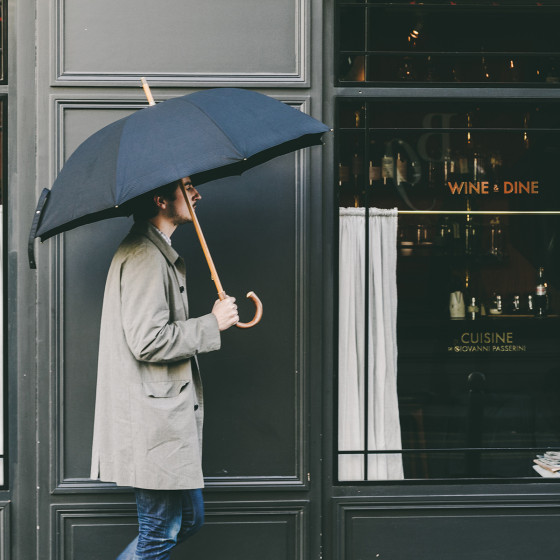 Parapluie L'Aurillac Piganiol Homme Noir porté