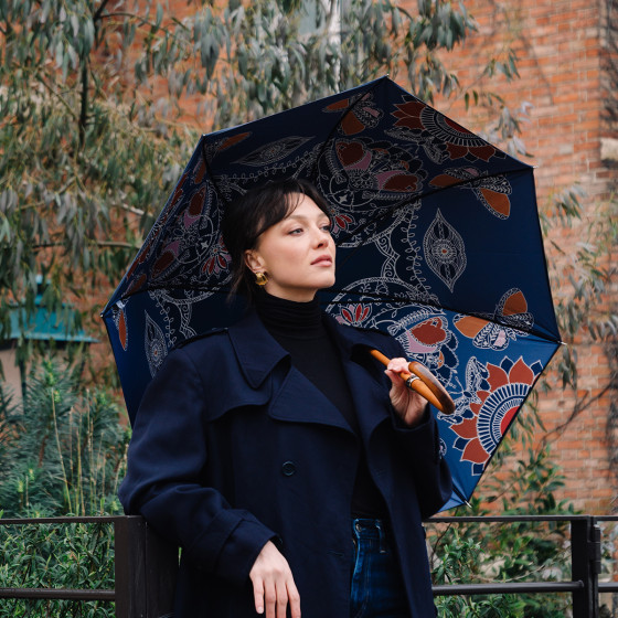 Parapluie femme canne DOUBLÉ MANDALA shooting