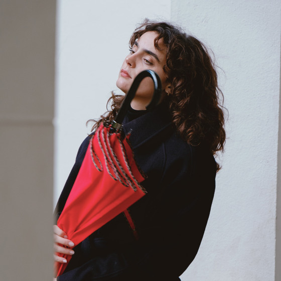 Parapluie Femme Canne Uni Rouge finition LÉOPARD shooting